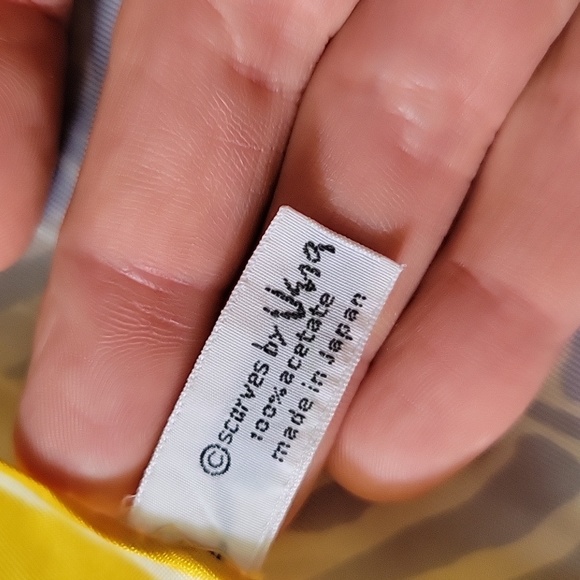 Vintage Vera Scarf - Picture 5 of 8